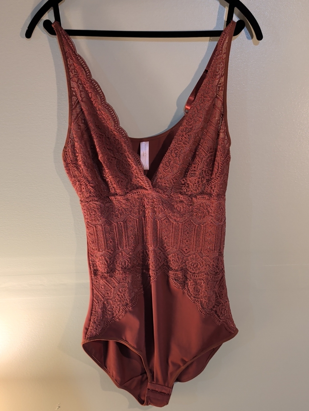 Adrienne Vittadini Terracotta Lace V-Neck Bandeau Bodysuit